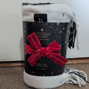 Victoria's Secret Classic Black and White Scarf